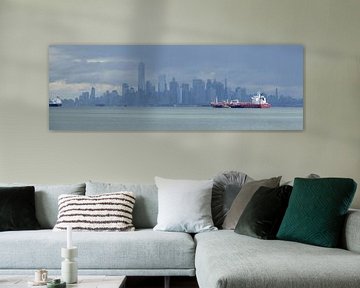 Skyline von Manhattan in New York von Staten Island aus gesehen, Panorama von Merijn van der Vliet