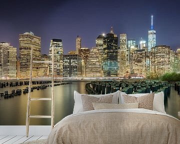 Skyline Manhattan, New York gemaakt vanaf Brooklyn van Mark De Rooij