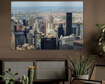 Uitzicht over Manhattan New York met Chrysler Building van Merijn van der Vliet