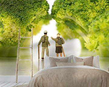 miniature figures walking on broccoli trees  van ChrisWillemsen
