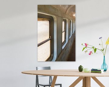 trein wagon spoor raam rail van Mario Driessen