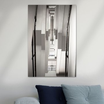 Trappenhuis in lege fabriek