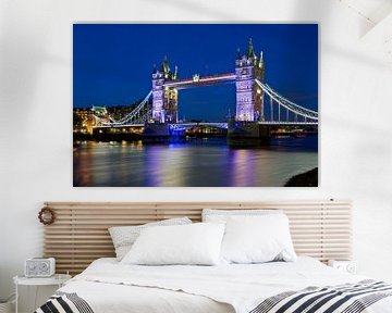 Nächtliche Aufnahme der Tower Bridge in London