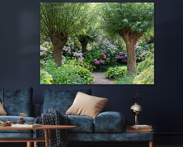 tuin met knotwilgen en hortensia