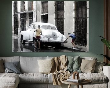 Oldtimer - Havana - in de regen van Annemarie Winkelhagen