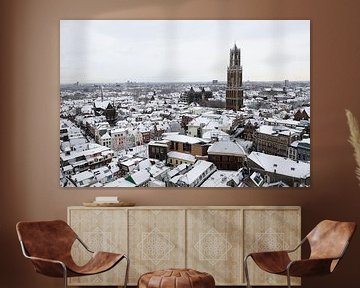 Besneeuwde binnenstad van Utrecht met Dom van Merijn van der Vliet