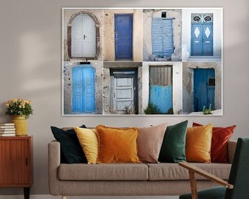 Blauwe deuren in Griekenland van Barbara Brolsma