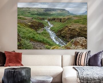 IJslands landschap gezien vanaf de waterval Glymur