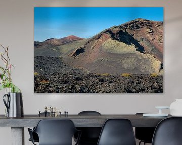 Vulcanisch landschap, Lanzarote. van Hennnie Keeris