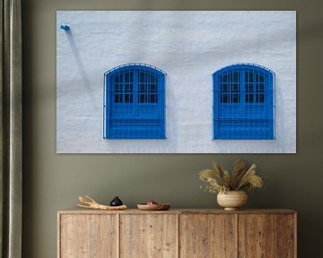 Blauwe ramen, Arrecife, Lanzarote. van Hennnie Keeris