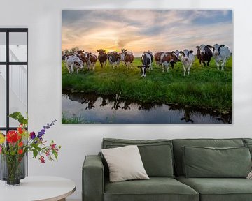 Zonsondergang met koeien / Sunset with cows van Wim Kanis