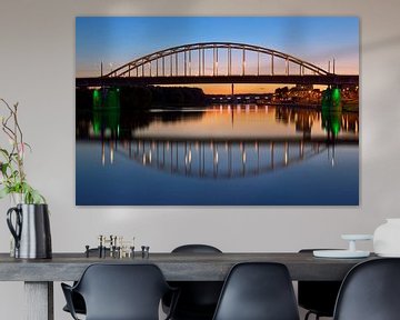 Image miroir du pont John Frost à Arnhem