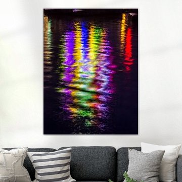 Lichtjes schitteren in het water van de Amstel