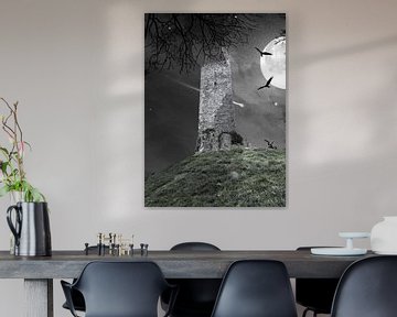 Spookachtige toren van Montcuq bij maanlicht sur Gonnie van Hove