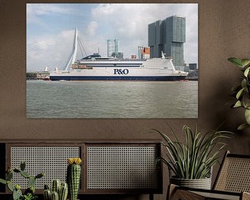 P&O Ferries "Pride of Rotterdam in Rotterdam van MS Fotografie | Marc van der Stelt
