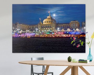 Kurhaus in Scheveningen in der Nacht bei Vollmond . von Anton de Zeeuw