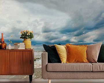 donkere wolken pakken samen boven de Noordzee van eric van der eijk