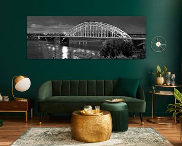 Panorama Waalbrug Nijmegen zwart/wit van Anton de Zeeuw