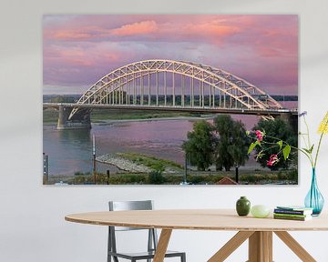 Waalbrücke bei Nijmegen mit schönem Himmel