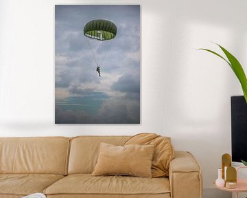 Parachutist in de lucht van Joost Lagerweij