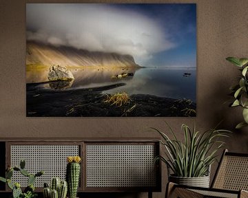 Vestrahorn in the clouds (Stokksnes, Iceland) sur Edwin van Wijk