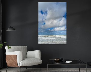 Wind en wolken boven stormachtige Noordzee van Fotografiecor .nl