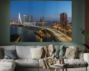 Die Skyline von Rotterdam mit der Erasmusbrücke von MS Fotografie | Marc van der Stelt