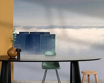 Panorama wolkenkrabbers in de mist te Rotterdam van Anton de Zeeuw