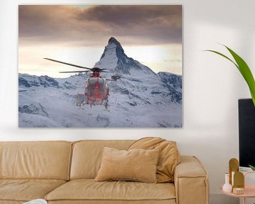 Air Zermatt Rettungshubschrauber und Matterhorn von Menno Boermans