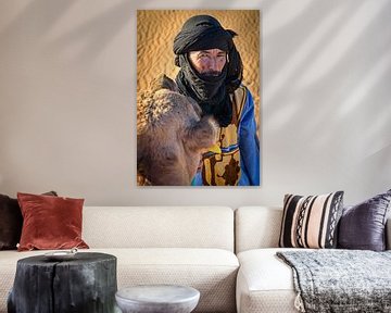 Portret van een Bedoeïene met zijn kameel, Marokko van Rietje Bulthuis