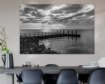 Afsluitdijk met steiger en zonsopkomst van Daan Kloeg