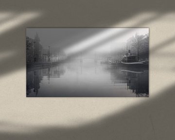 Haarlem: Gravenstenenbrug in de mist. von Olaf Kramer