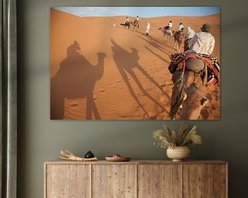Ein Kamelritt durch die Sahara in Merzouga, Marokko von Bart van Eijden