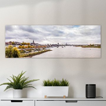 Nijmegen vanaf de Waalbrug