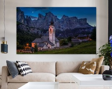Italië - Dolomieten - kerk van Colfosco van Toon van den Einde