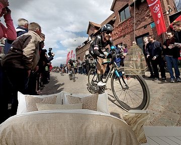 Wiggins at Carrefour de l'Abre by Leon van Bon
