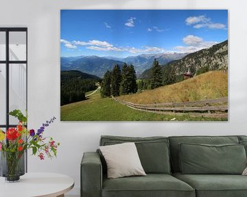 Paysage de montagne italien avec de belles prairies verdoyantes