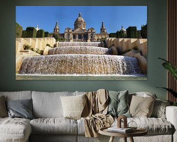 Het Museu Nacional d`Art de Catalunya Barcelona met de watervallen van Paul Franke