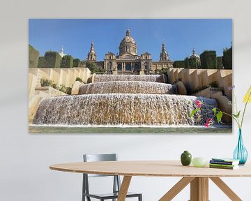 Het Museu Nacional d`Art de Catalunya Barcelona met de watervallen