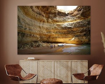 zonlicht inval in mooi gekleurde zee grot 