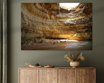 Sonnenlicht Einfall in schönen bunten Meereshöhle  von Paul Franke
