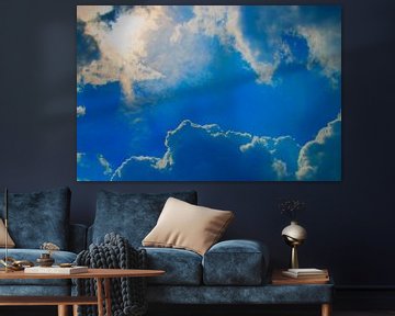 blauwe lucht wolken van Tom Poelstra