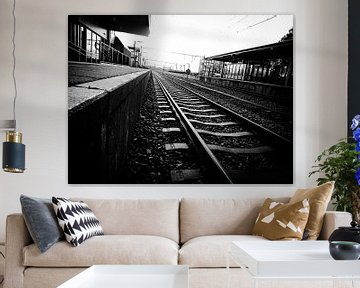 Trein station rails zwart wit van Tom Poelstra