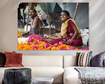 Blumen Garlands Verkäufe in Indien von Cora Unk