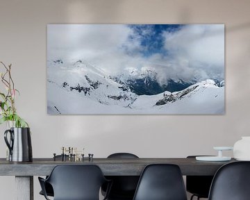Verschneite Berglandschaft des Großglocknermassivs, Hohe Tauern, Österreich von Martin Stevens