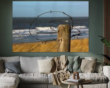 Stacheldraht am Strand von Wilma Overwijn