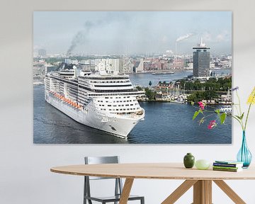 Amsterdam verwelkomt cruiseschip MSC Splendida