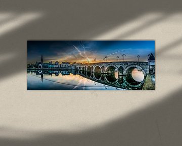 Sint-Servaasbrug maastricht tijdens zonsopkomst van Geert Bollen