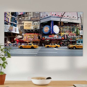 Yellow Cabs, theatre district by Laura Vink