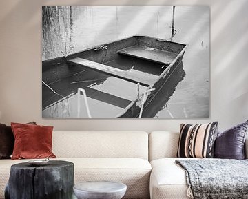 (Bijna) gezonken roeiboot by Wim Slendebroek